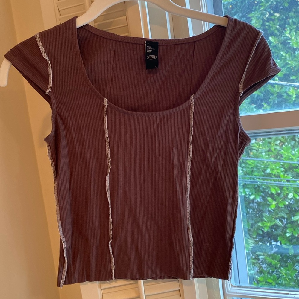 Brown cider short sleeve top. Size large. Never worn, amazing condition.